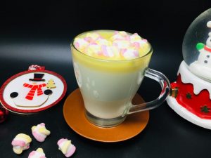 Ciocolata calda alba cu marshmallow